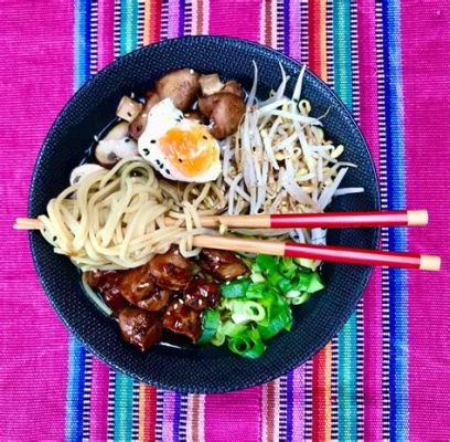   Geurige Heze Sesame Noodles: Een Ontzagwekkend Mengsel van Pittige Smaken en Fluweelzachte Texturen!