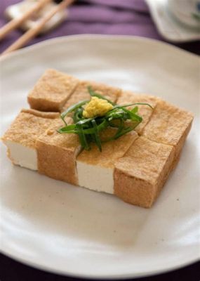  Quzhou Tofu: Een Romige Kruidenbom Met Een Zacht Gebakken Delicateness!