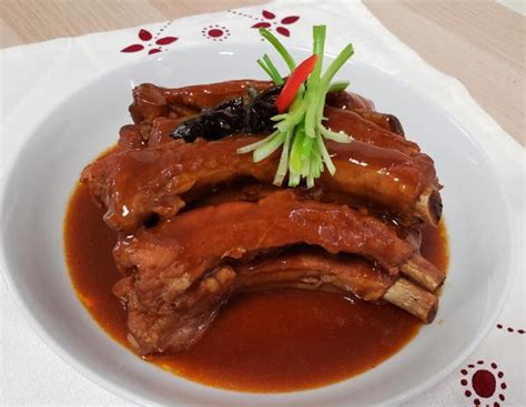  Wuxi Spare Ribs: Zacht en sappig gemarineerd varkensvlees ontmoet knapperige, zoete textuur